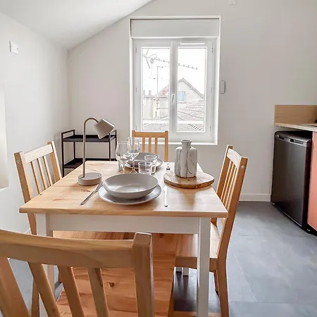 Pepites Rares En Bord D'allier, Decouvrez Trois T1 Renoves, Proches Vichy Et Saint-yorre, Transports, Thermes Et Toutes Commodites Apartamento