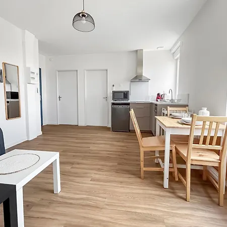 Pepites Rares En Bord D'allier, Decouvrez Trois T1 Renoves, Proches Vichy Et Saint-yorre, Transports, Thermes Et Toutes Commodites Apartamento Abrest